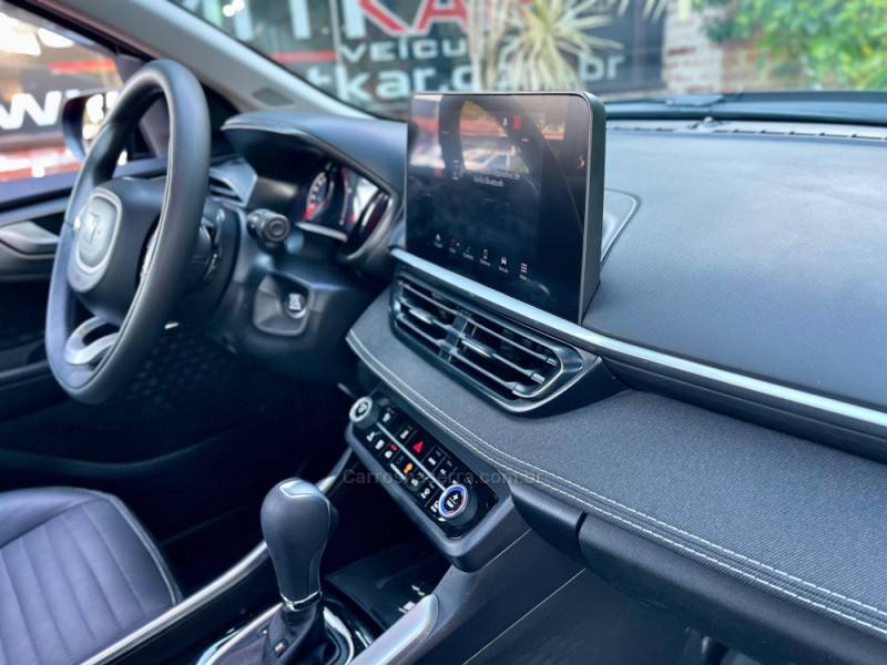 FIAT - FASTBACK - 2023/2024 - Preta - R$ 112.900,00