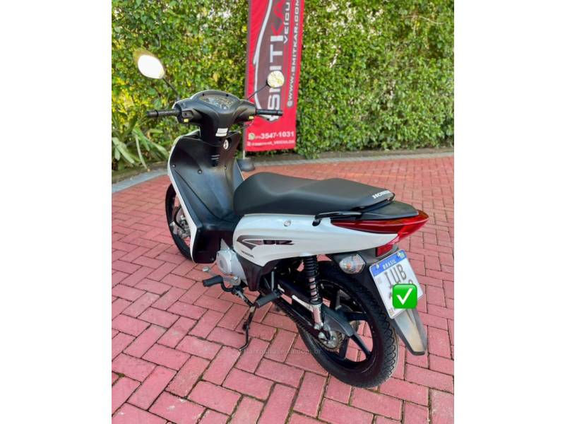 HONDA - BIZ 125 - 2013/2013 - Branca - R$ 11.900,00