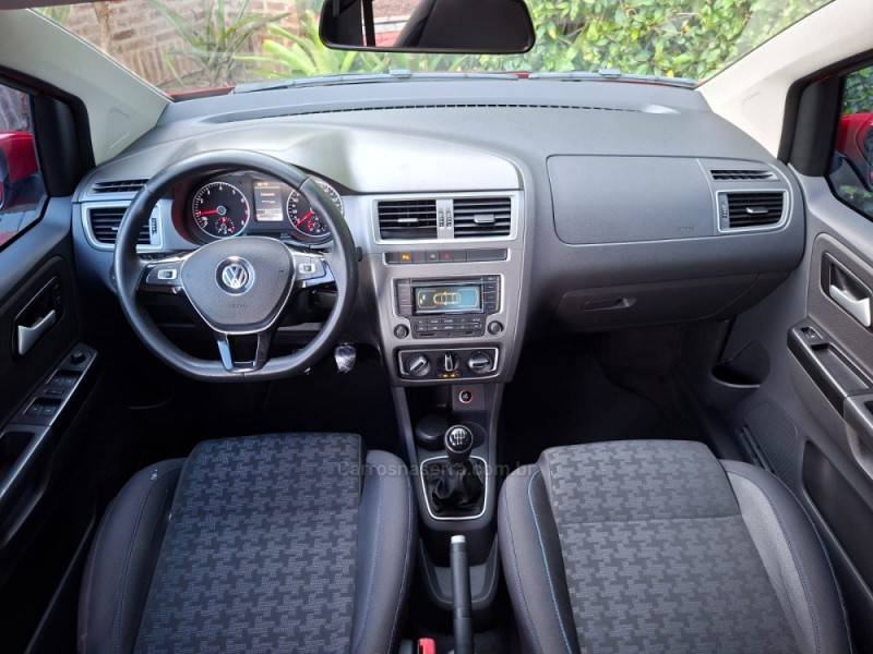 VOLKSWAGEN - FOX - 2015/2016 - Vermelha - R$ 48.900,00