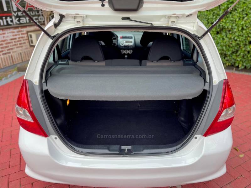 HONDA - FIT - 2006/2007 - Branca - R$ 39.900,00