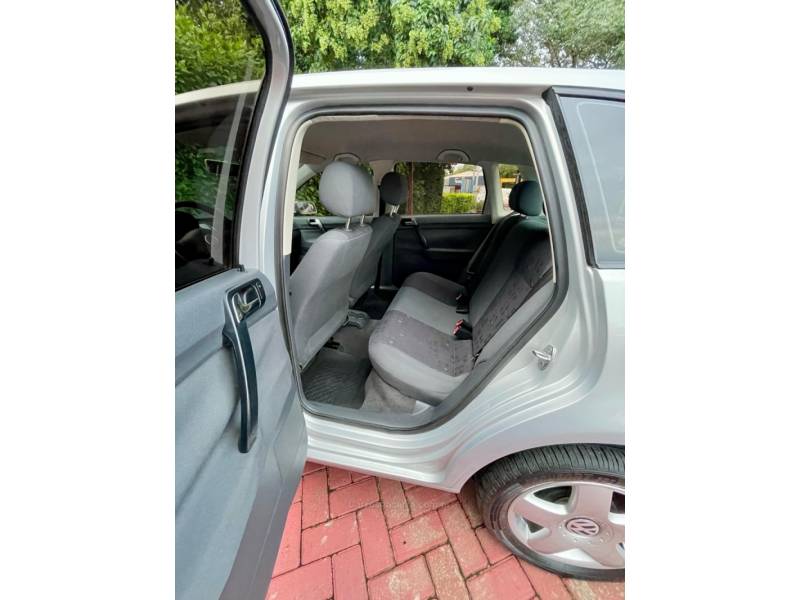 VOLKSWAGEN - POLO - 2004/2005 - Prata - R$ 28.900,00