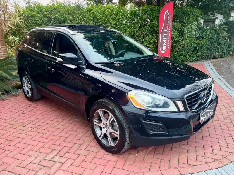 VOLVO - XC60 - 2012/2013 - Preta - R$ 69.900,00