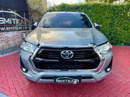 TOYOTA - HILUX - 2022/2022 - Prata - R$ 224.900,00