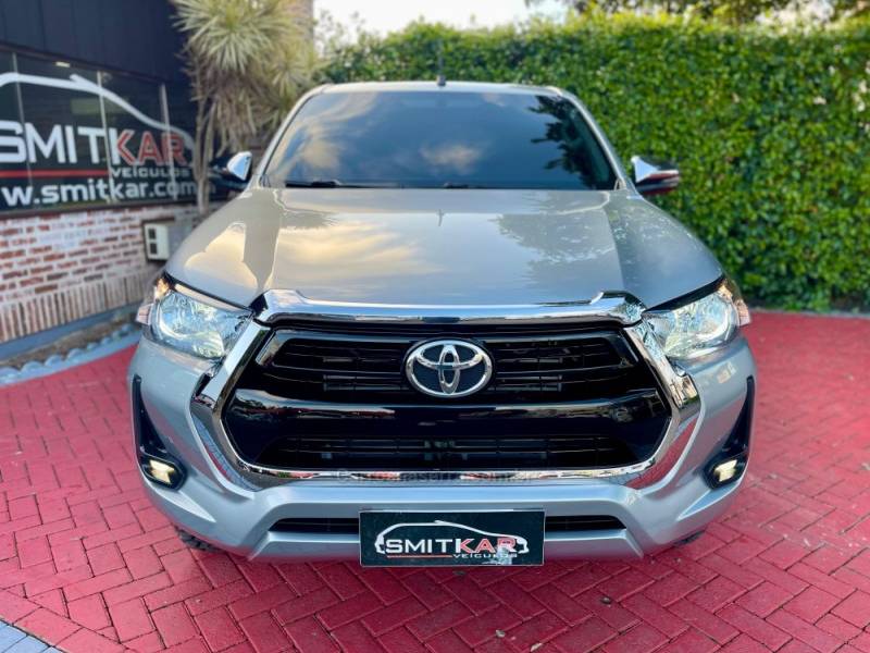 TOYOTA - HILUX - 2022/2022 - Prata - R$ 224.900,00