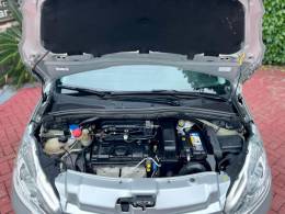 PEUGEOT - 208 - 2013/2014 - Prata - R$ 38.900,00
