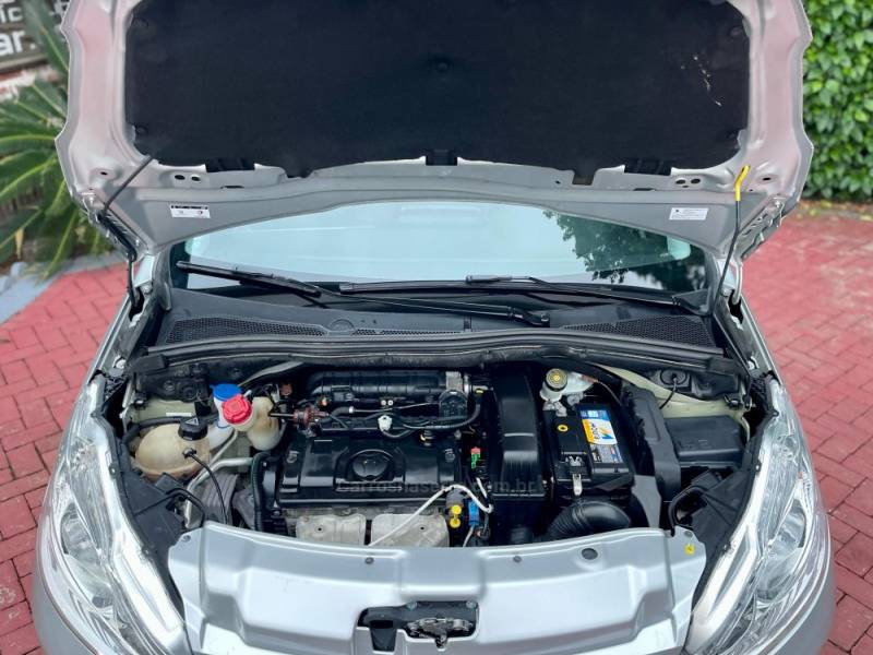 PEUGEOT - 208 - 2013/2014 - Prata - R$ 38.900,00