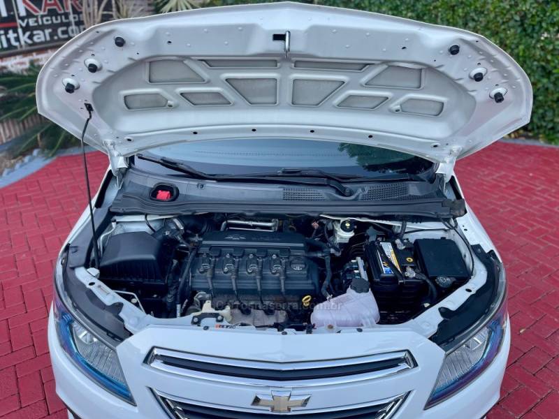 CHEVROLET - ONIX - 2014/2015 - Branca - R$ 55.900,00