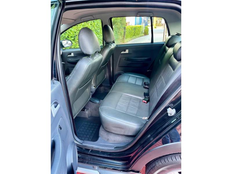 VOLKSWAGEN - CROSSFOX - 2008/2009 - Preta - R$ 37.900,00