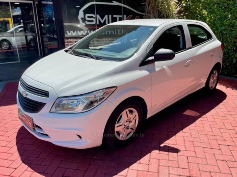 CHEVROLET - ONIX - 2017/2017 - Branca - R$ 48.900,00