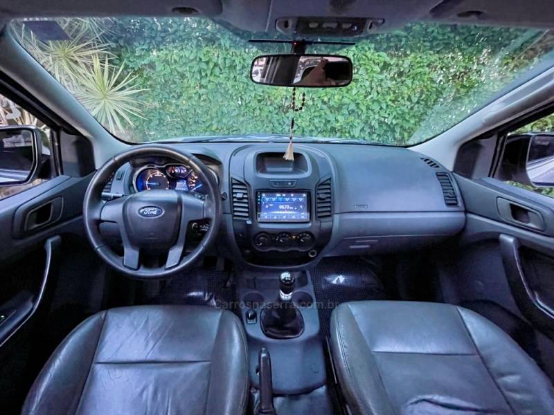 FORD - RANGER - 2013/2014 - Branca - R$ 114.900,00