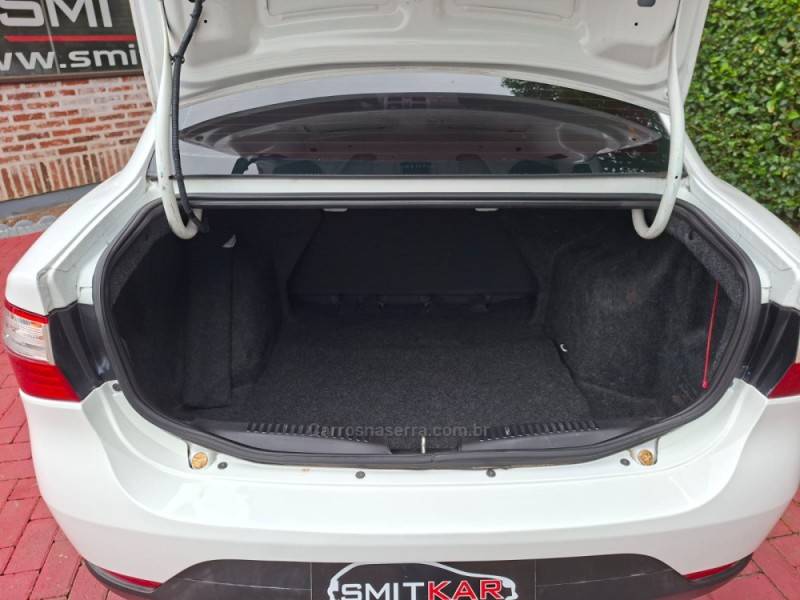 FIAT - GRAND SIENA - 2013/2014 - Branca - R$ 40.900,00