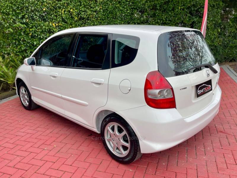 HONDA - FIT - 2006/2007 - Branca - R$ 39.900,00