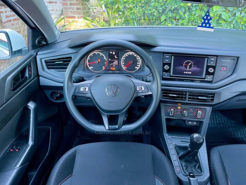 VOLKSWAGEN - POLO - 2023/2023 - Branca - R$ 73.900,00