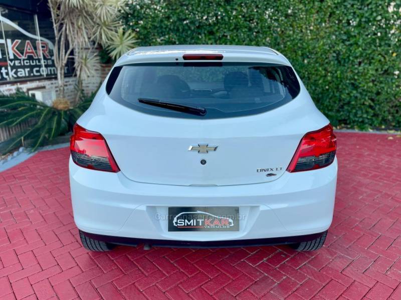 CHEVROLET - ONIX - 2014/2015 - Branca - R$ 55.900,00