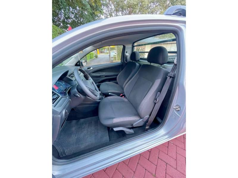 VOLKSWAGEN - SAVEIRO - 2024/2025 - Prata - R$ 95.900,00