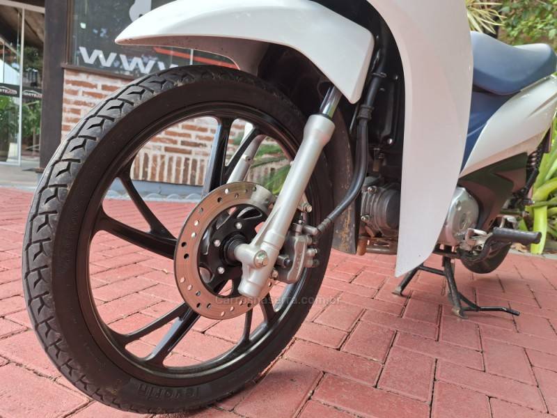 HONDA - BIZ 125 - 2021/2022 - Branca - R$ 16.900,00