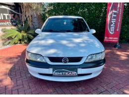 CHEVROLET - VECTRA - 1998/1999 - Branca - R$ 19.900,00