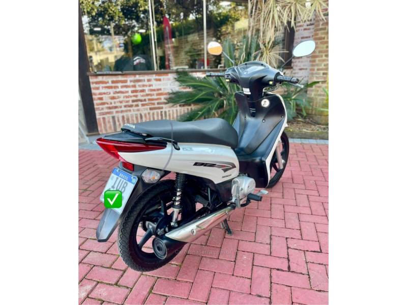 HONDA - BIZ 125 - 2013/2013 - Branca - R$ 11.900,00