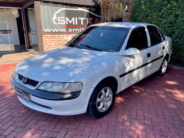 CHEVROLET - VECTRA - 1998/1999 - Branca - R$ 19.900,00