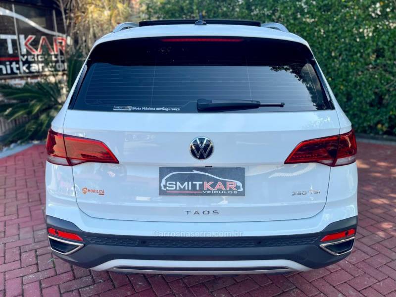 VOLKSWAGEN - TAOS - 2022/2023 - Branca - R$ 178.900,00