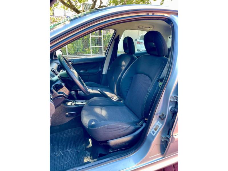 PEUGEOT - 206 - 2008/2018 - Prata - R$ 17.900,00