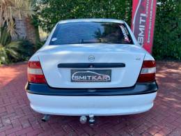 CHEVROLET - VECTRA - 1998/1999 - Branca - R$ 19.900,00