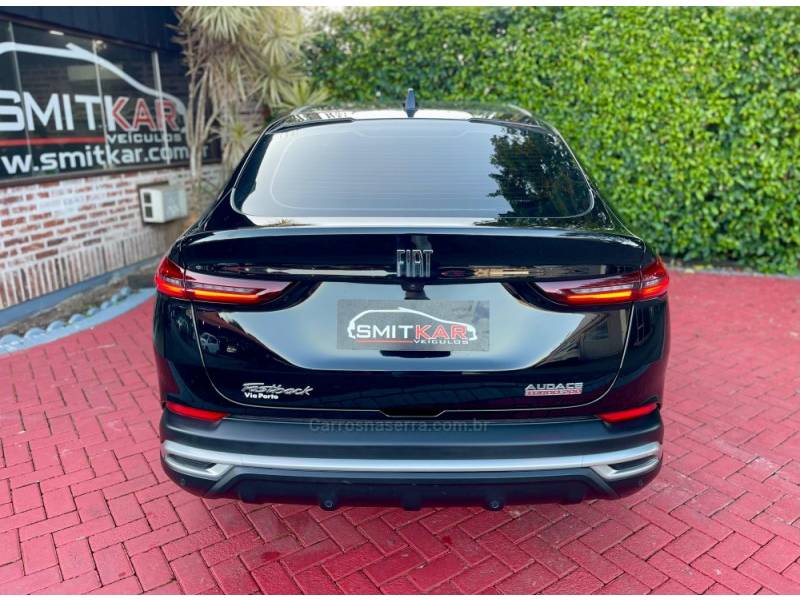 FIAT - FASTBACK - 2023/2024 - Preta - R$ 112.900,00