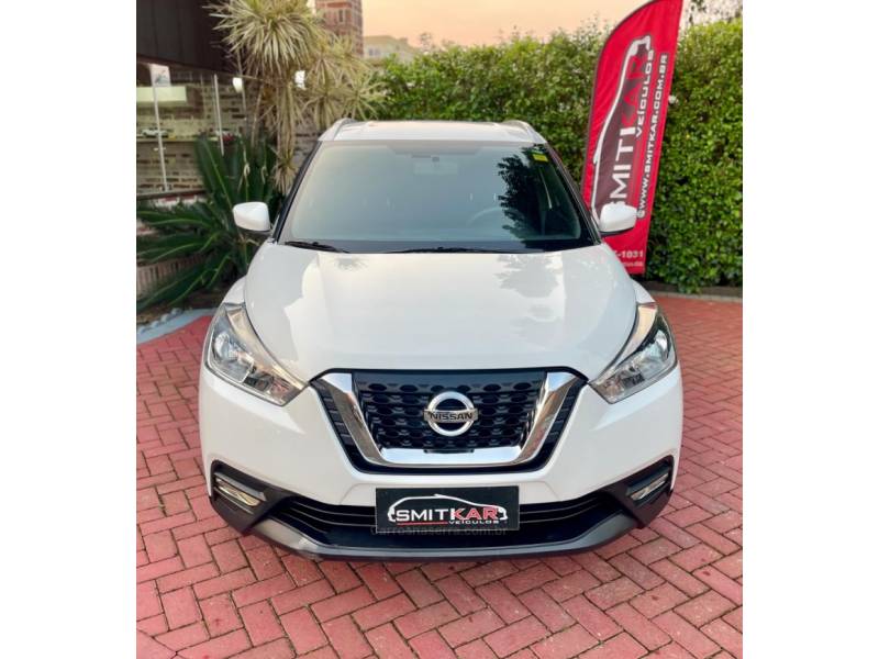 NISSAN - KICKS - 2017/2018 - Branca - R$ 75.900,00