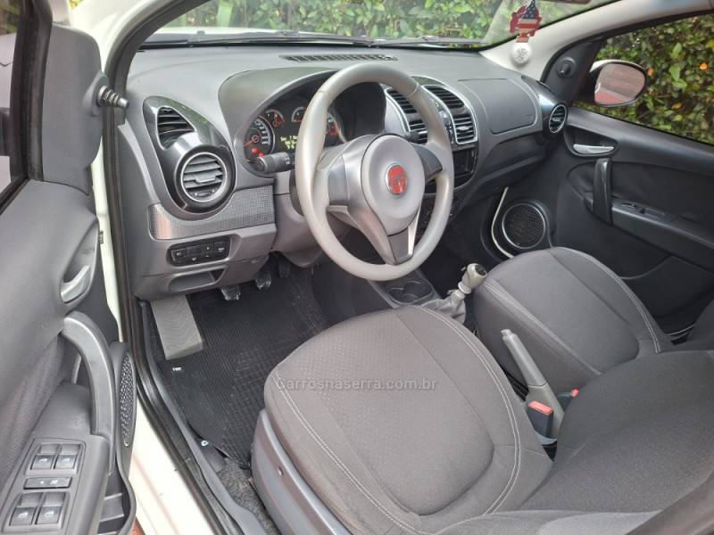 FIAT - GRAND SIENA - 2013/2014 - Branca - R$ 40.900,00