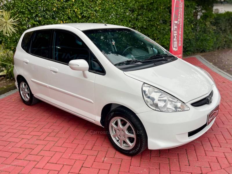 HONDA - FIT - 2006/2007 - Branca - R$ 39.900,00
