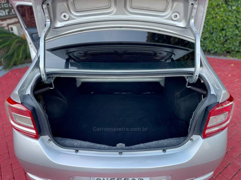 RENAULT - LOGAN - 2017/2018 - Prata - R$ 39.900,00