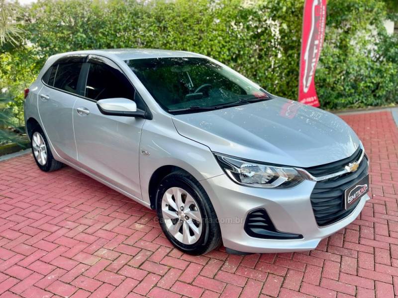 CHEVROLET - ONIX - 2021/2021 - Prata - R$ 67.900,00