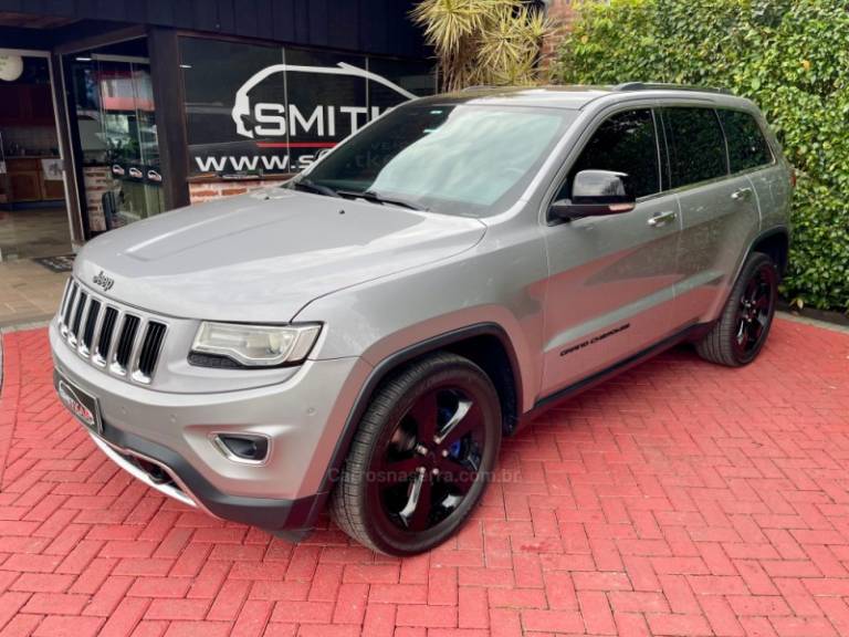 JEEP - GRAND CHEROKEE - 2014/2015 - Cinza - R$ 117.900,00