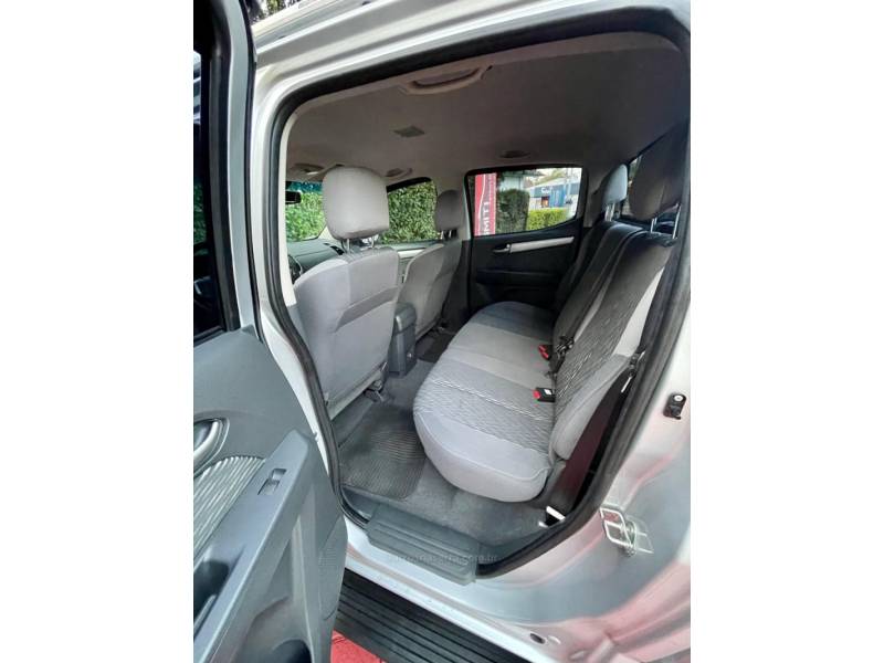 CHEVROLET - S10 - 2014/2014 - Prata - R$ 105.900,00