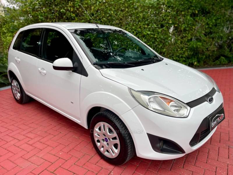 FORD - FIESTA - 2013/2014 - Branca - R$ 37.900,00