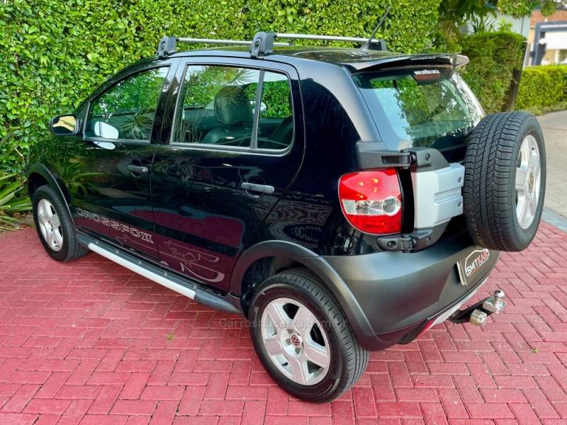 VOLKSWAGEN - CROSSFOX - 2008/2009 - Preta - R$ 37.900,00