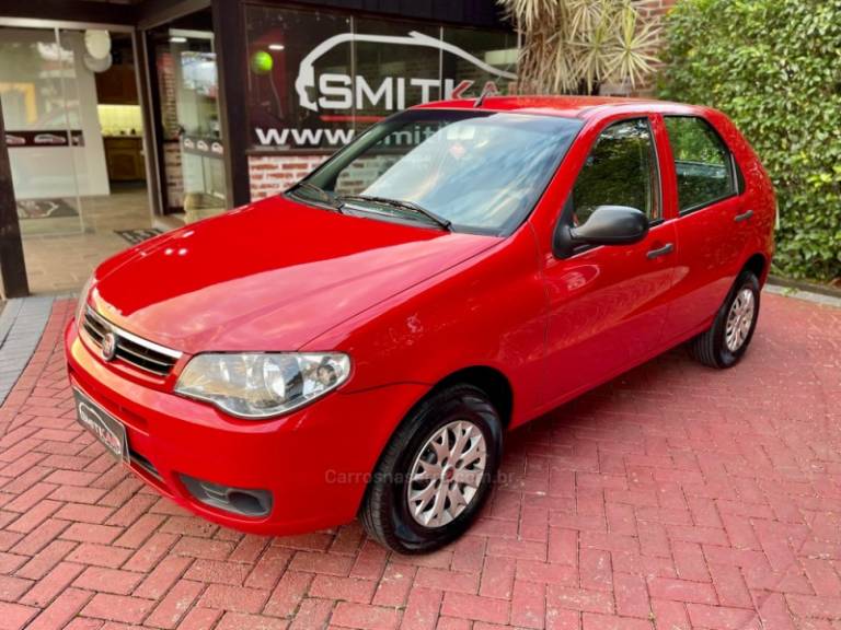 FIAT - PALIO - 2015/2016 - Vermelha - R$ 36.900,00