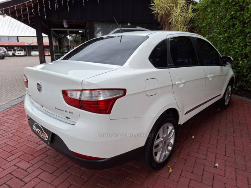 FIAT - GRAND SIENA - 2013/2013 - Branca - R$ 40.900,00
