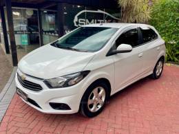 CHEVROLET - ONIX - 2016/2017 - Branca - R$ 55.900,00