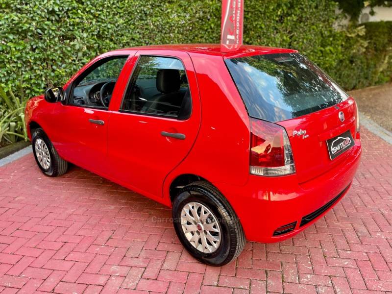 FIAT - PALIO - 2015/2016 - Vermelha - R$ 36.900,00