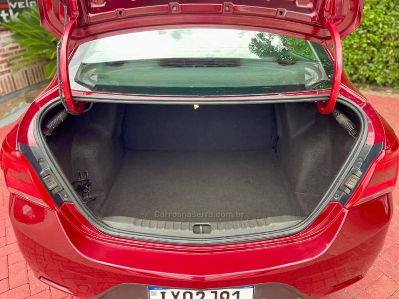 CHEVROLET - PRISMA - 2016/2017 - Vermelha - R$ 60.900,00