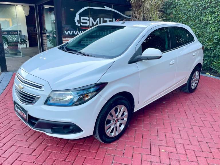 CHEVROLET - ONIX - 2014/2015 - Branca - R$ 55.900,00
