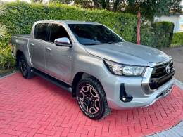 TOYOTA - HILUX - 2022/2022 - Prata - R$ 224.900,00