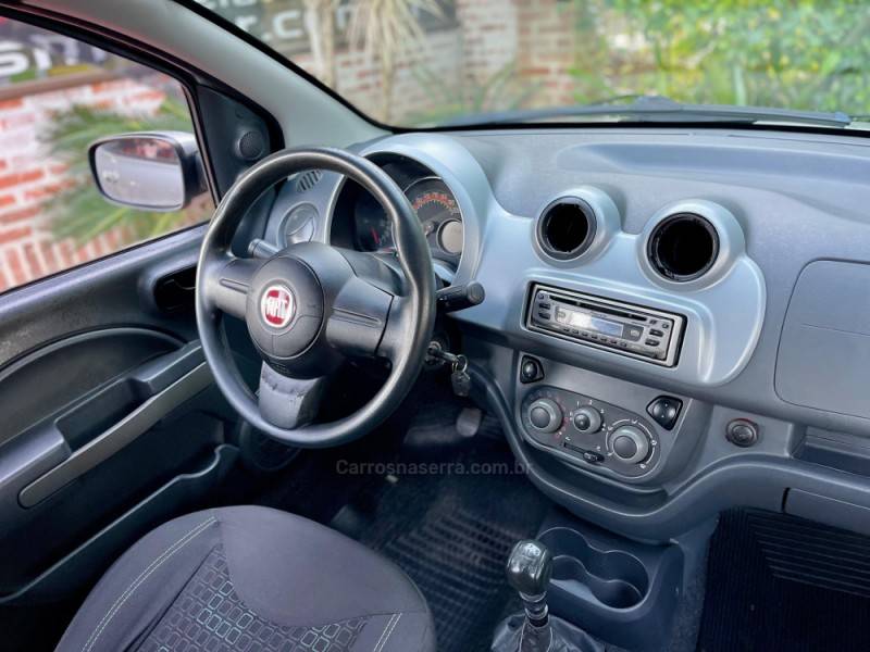 FIAT - UNO - 2013/2013 - Prata - R$ 36.900,00