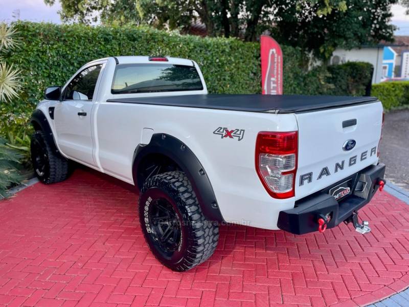 FORD - RANGER - 2013/2014 - Branca - R$ 114.900,00