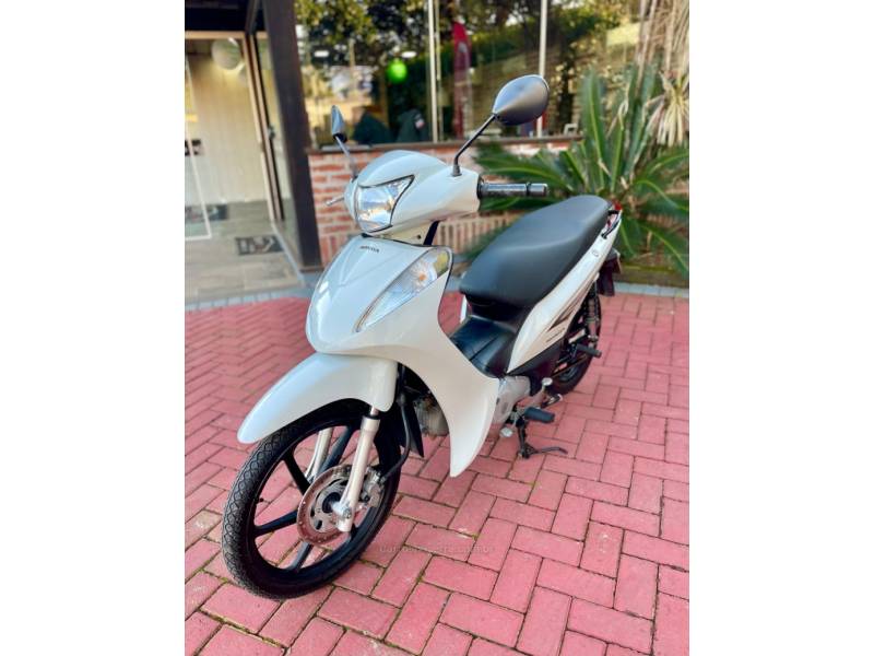 HONDA - BIZ 125 - 2013/2013 - Branca - R$ 11.900,00