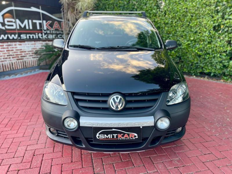 VOLKSWAGEN - CROSSFOX - 2008/2009 - Preta - R$ 37.900,00