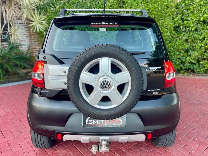 VOLKSWAGEN - CROSSFOX - 2008/2009 - Preta - R$ 37.900,00