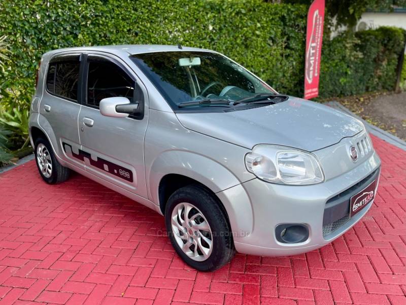 FIAT - UNO - 2013/2013 - Prata - R$ 36.900,00