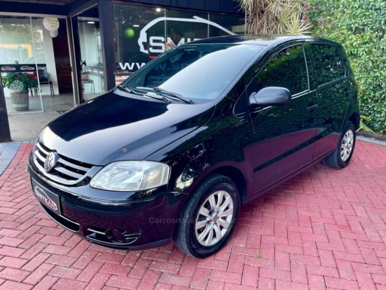 VOLKSWAGEN - FOX - 2006/2007 - Preta - R$ 25.900,00